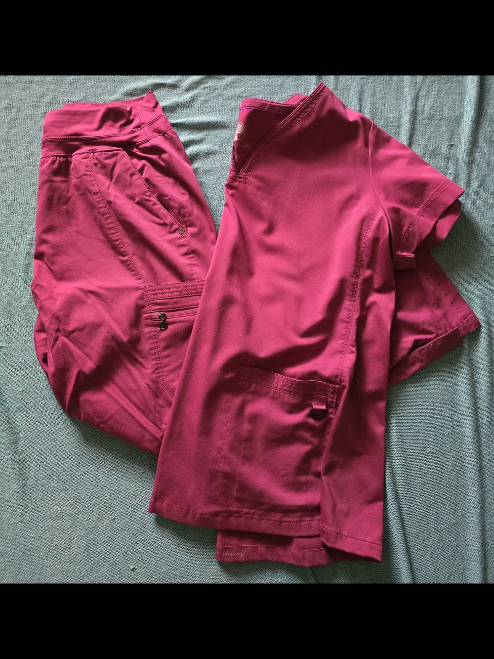 Healing hands pomegranate V-Neck Scrub Top Size Xl, Matching Scrub Pants, Size M